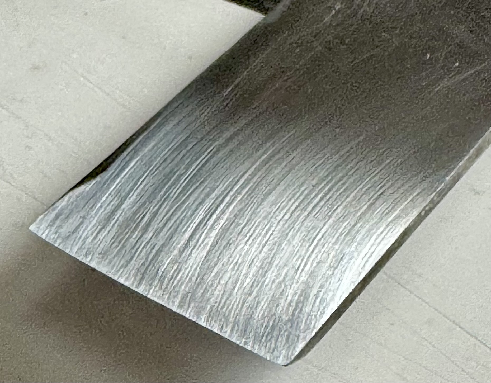 Chisel Flattened Back