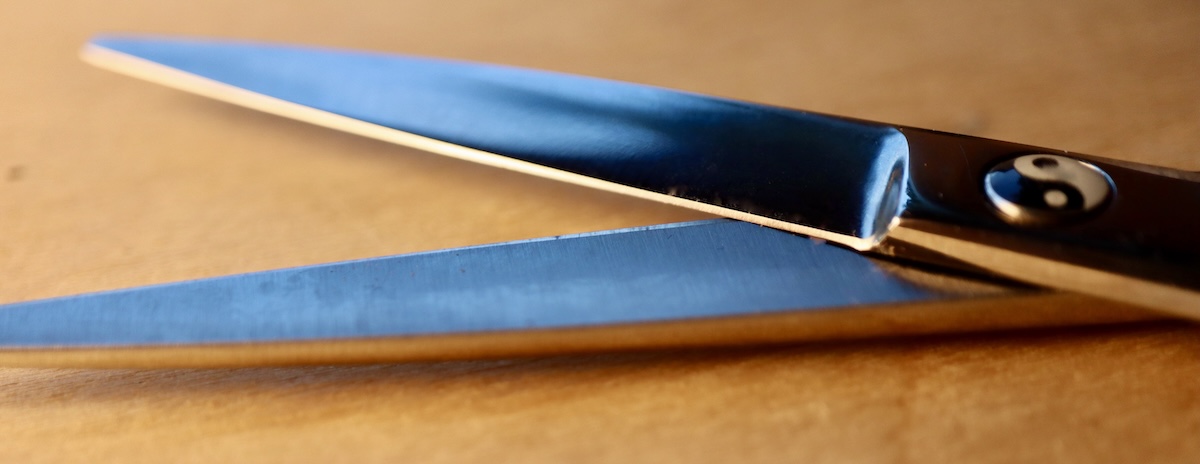 open scissors close up